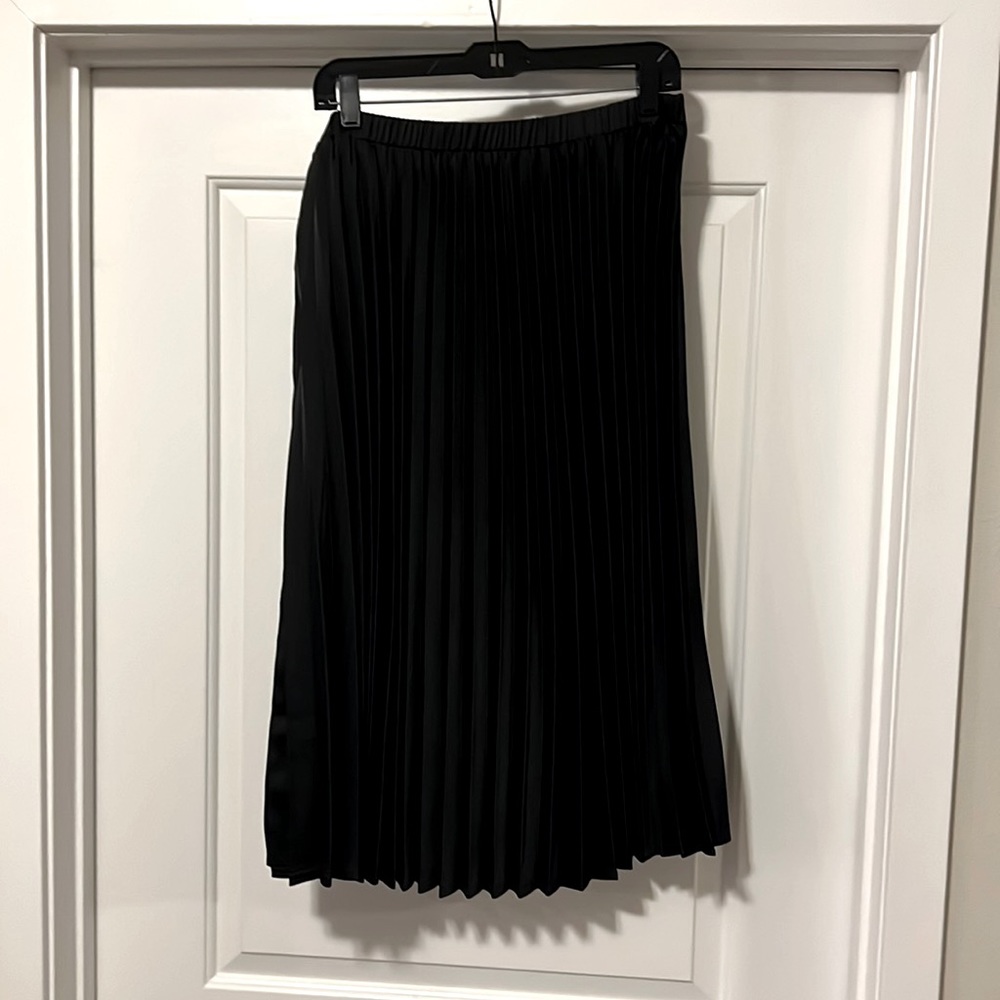 Black pleated skirt